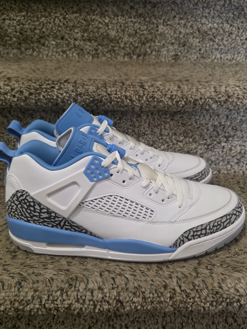 Jordan Men’s White and University Blue Spizike Basketball Shoes - Picture 6 of 15